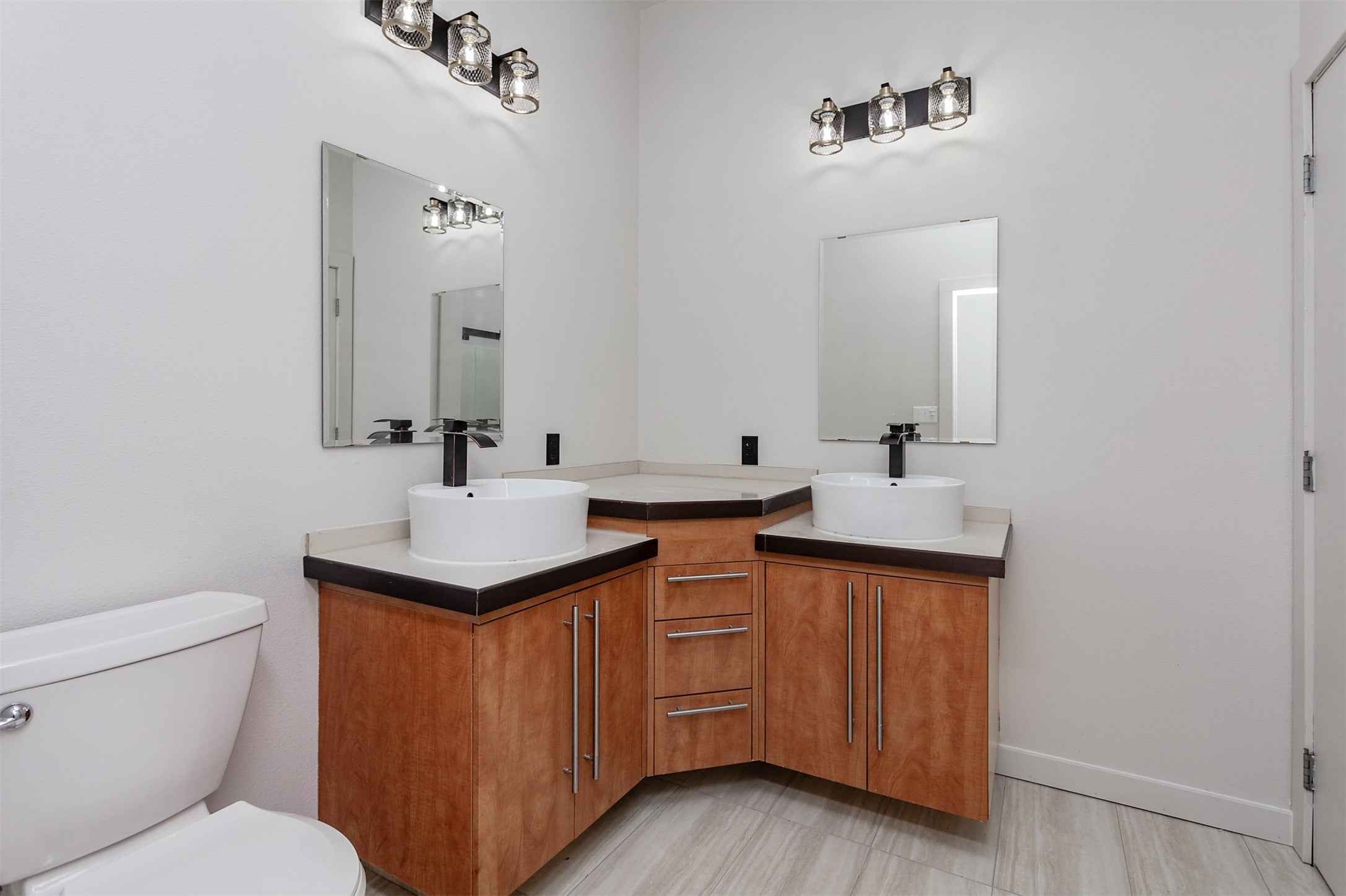 Van Meter, Iowa, 50261, United States, ,4 BathroomsBathrooms,Residential,Active,1757421