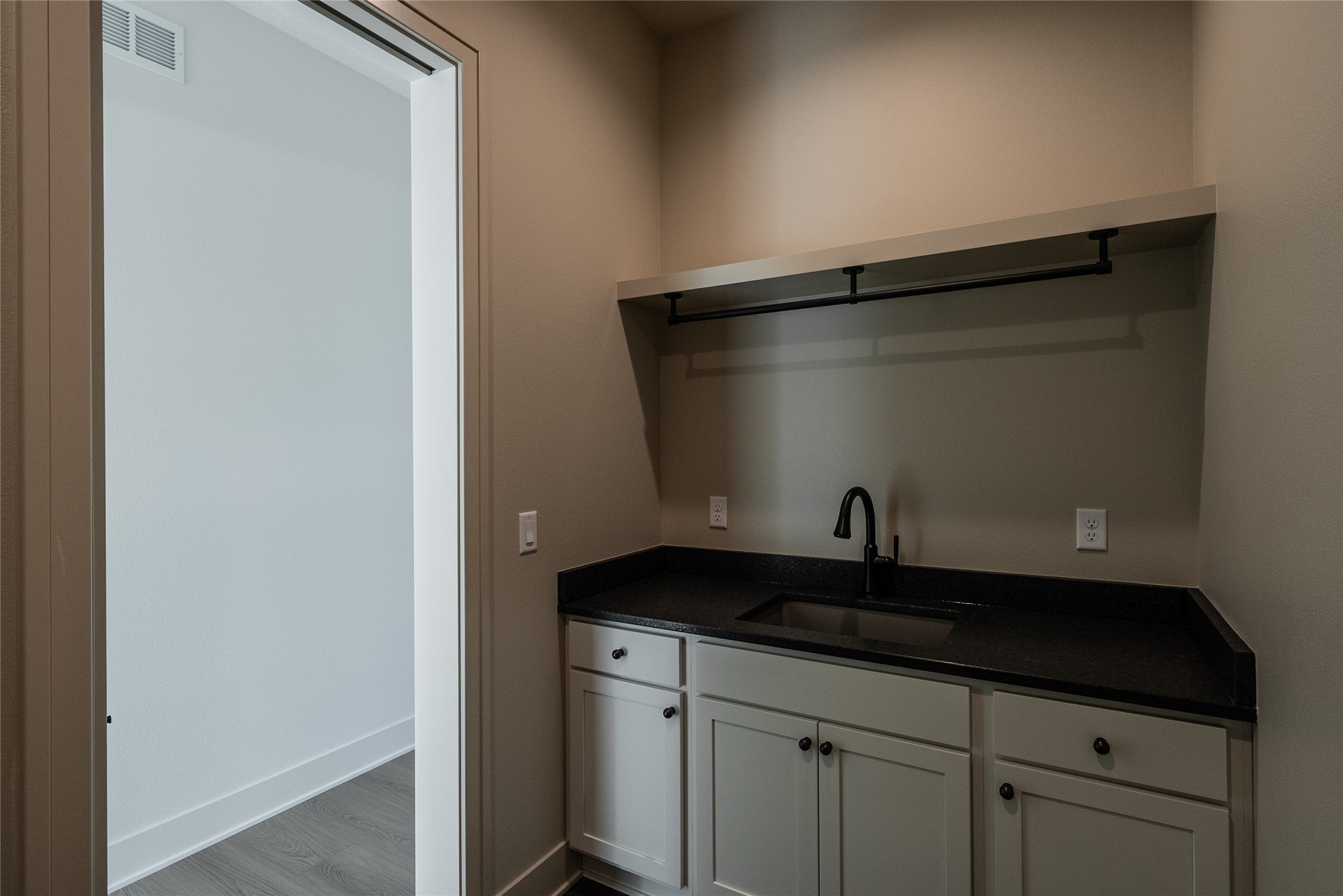 Ankeny, Iowa, 50021, United States, 4 Bedrooms Bedrooms, ,5 BathroomsBathrooms,Residential,Active,1951828