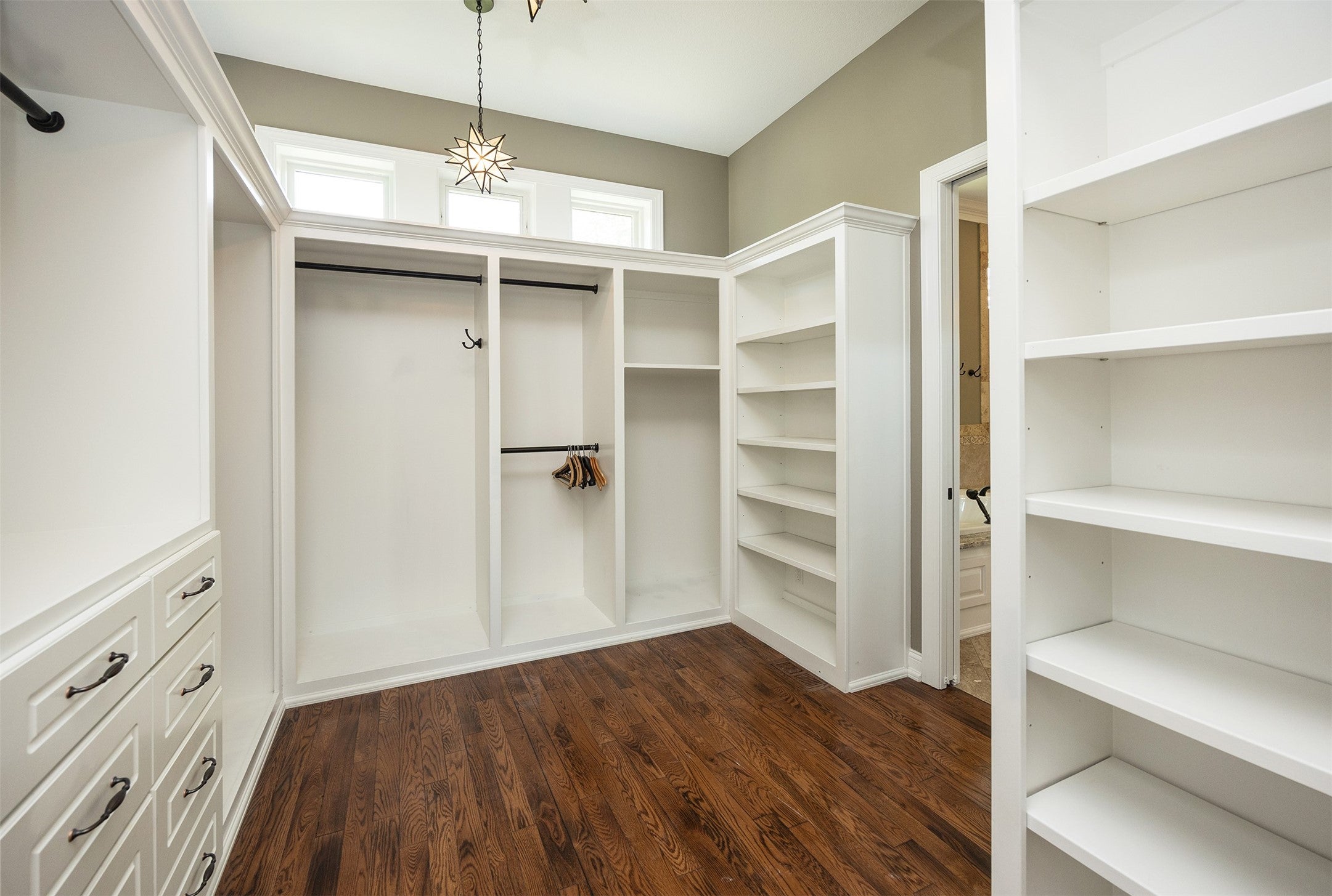 Urbandale, Iowa, 50323, United States, 5 Bedrooms Bedrooms, ,6 BathroomsBathrooms,Residential,Active,1876873