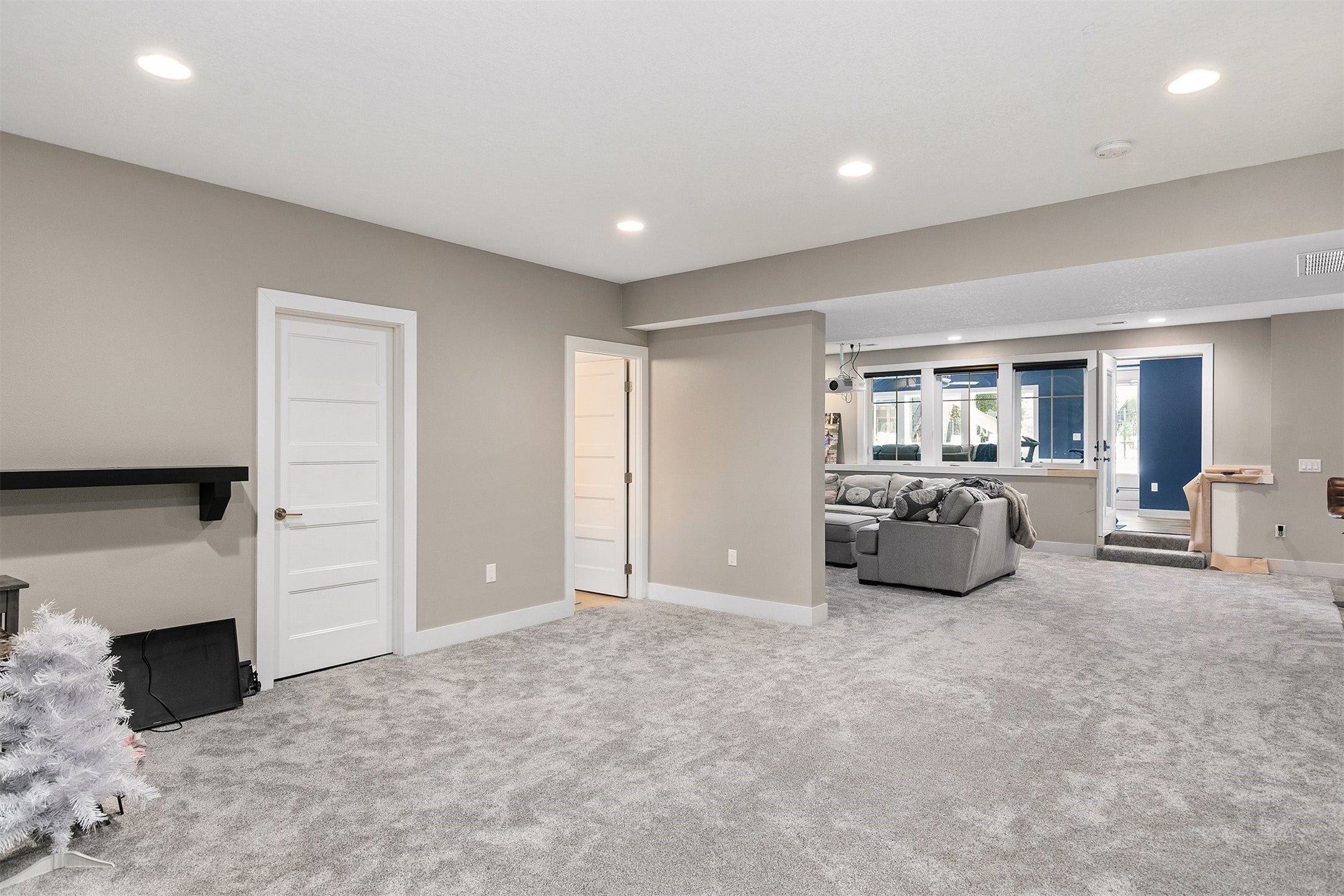 Clive, Iowa, 50325, United States, 5 Bedrooms Bedrooms, ,6 BathroomsBathrooms,Residential,Active,1993639