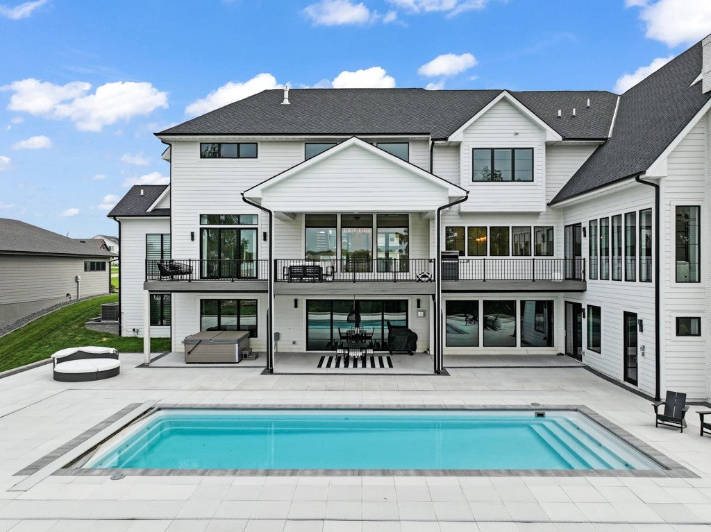 Clive, Iowa, 50325, United States, 5 Bedrooms Bedrooms, ,6 BathroomsBathrooms,Residential,Active,1909646