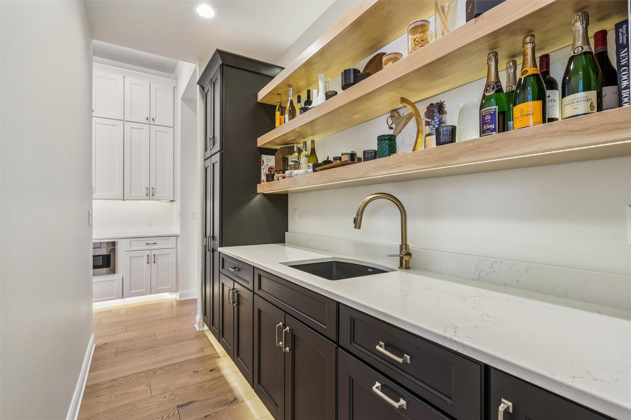 Clive, Iowa, 50325, United States, 4 Bedrooms Bedrooms, ,6 BathroomsBathrooms,Residential,Active,2006851