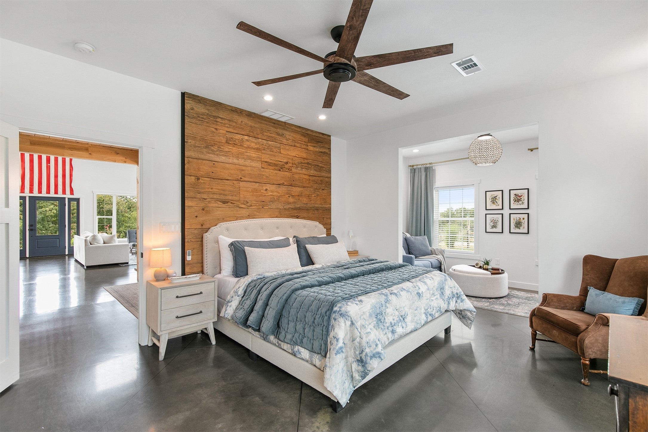 Winterset, Iowa, 50273, United States, 5 Bedrooms Bedrooms, ,5 BathroomsBathrooms,Residential,Active,1952277