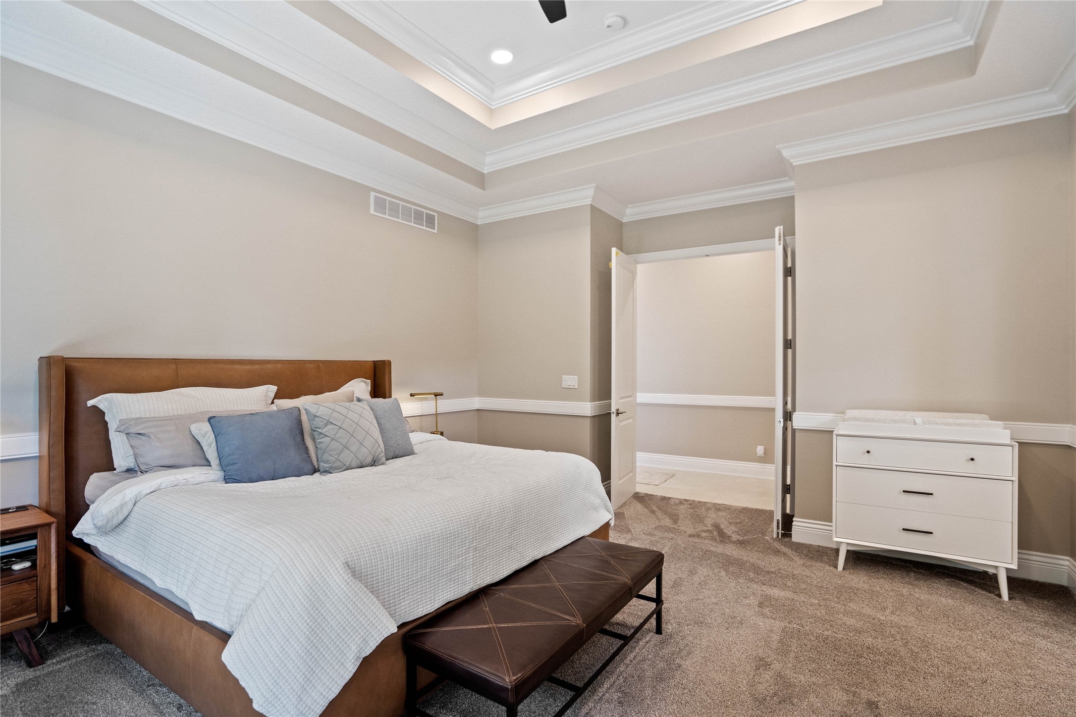 Urbandale, Iowa, 50323, United States, 2 Bedrooms Bedrooms, ,3 BathroomsBathrooms,Residential,Active,1973363