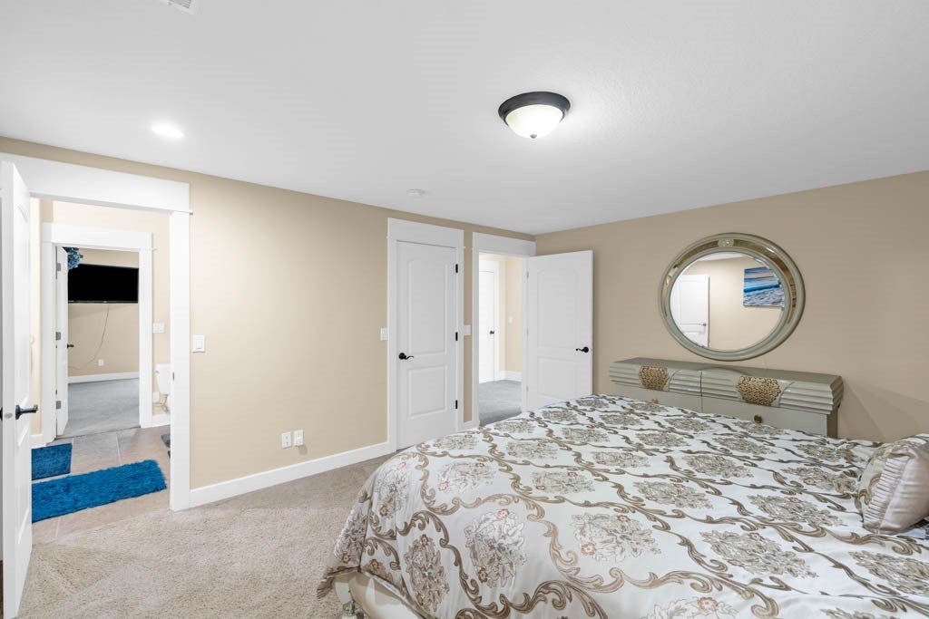 Ames, Iowa, 50014, United States, 6 Bedrooms Bedrooms, ,6 BathroomsBathrooms,Residential,Active,2014935