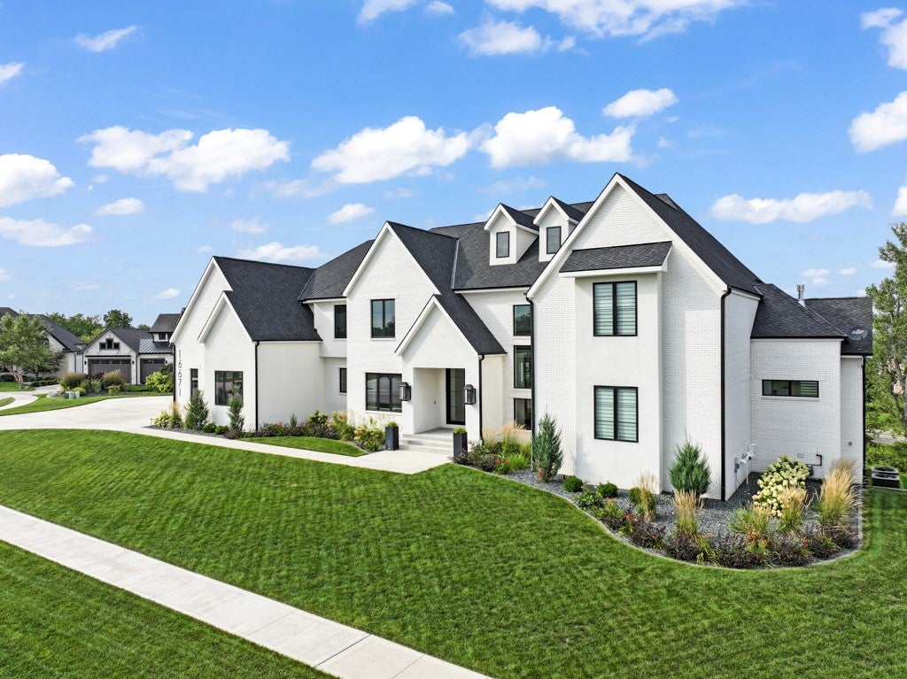 Clive, Iowa, 50325, United States, 5 Bedrooms Bedrooms, ,6 BathroomsBathrooms,Residential,Active,1909646