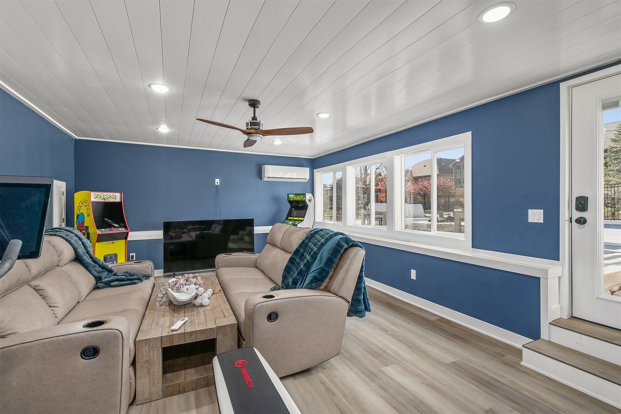 Clive, Iowa, 50325, United States, 5 Bedrooms Bedrooms, ,6 BathroomsBathrooms,Residential,Active,1993639