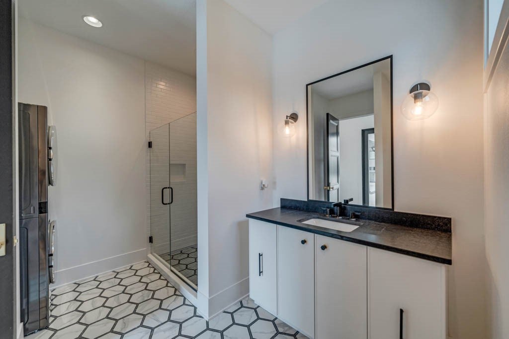 Clive, Iowa, 50325, United States, 5 Bedrooms Bedrooms, ,6 BathroomsBathrooms,Residential,Active,1909646