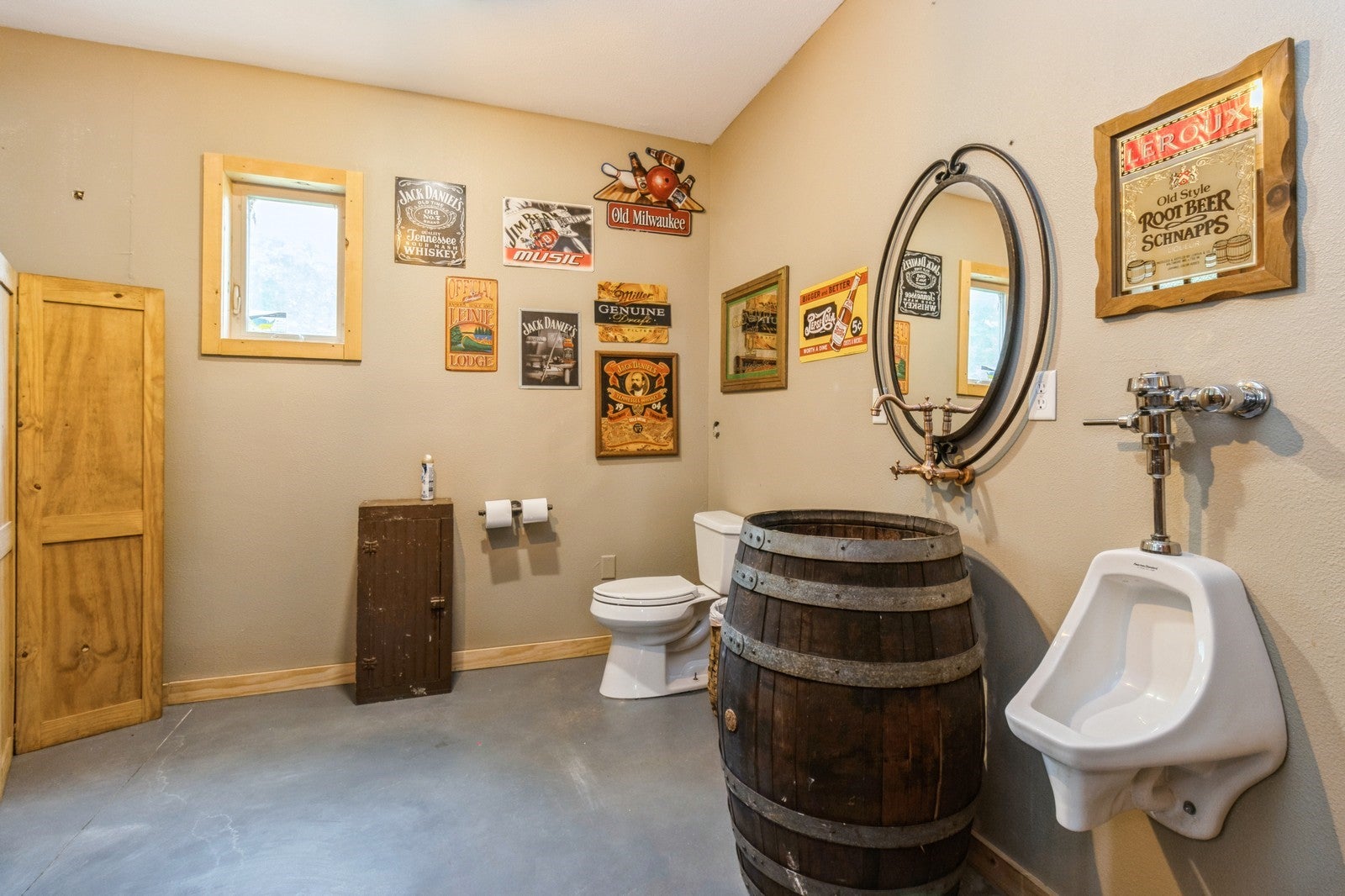Montezuma, Iowa, 50171, United States, 8 Bedrooms Bedrooms, ,5 BathroomsBathrooms,Residential,Active,1829914