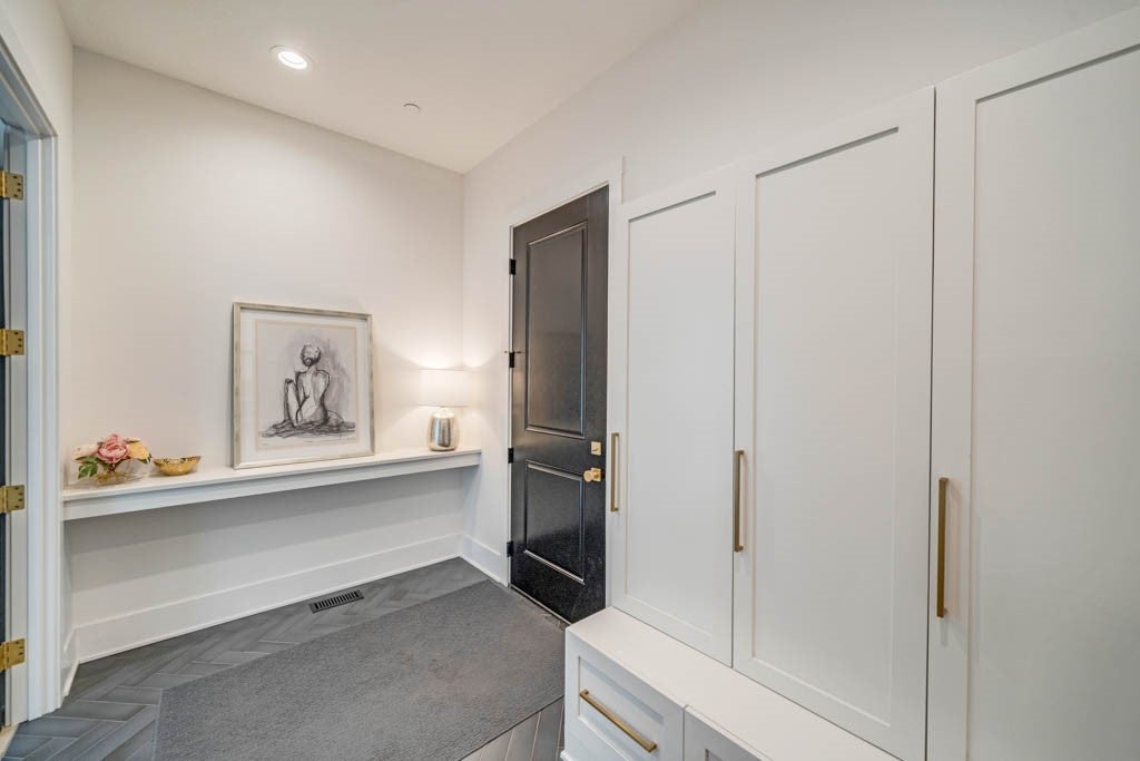 Clive, Iowa, 50325, United States, 5 Bedrooms Bedrooms, ,6 BathroomsBathrooms,Residential,Active,1909646