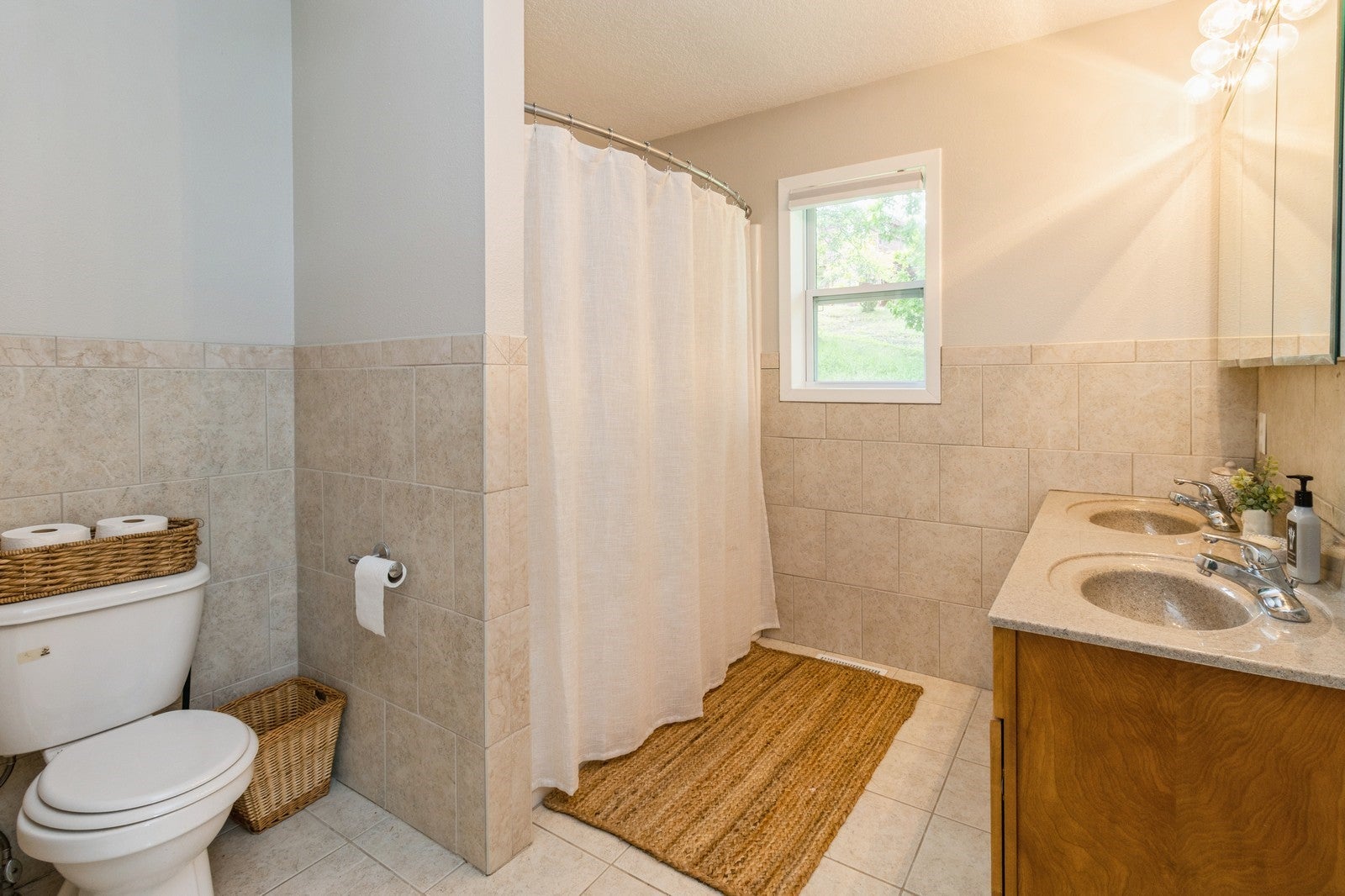 Montezuma, Iowa, 50171, United States, 8 Bedrooms Bedrooms, ,5 BathroomsBathrooms,Residential,Active,1829914