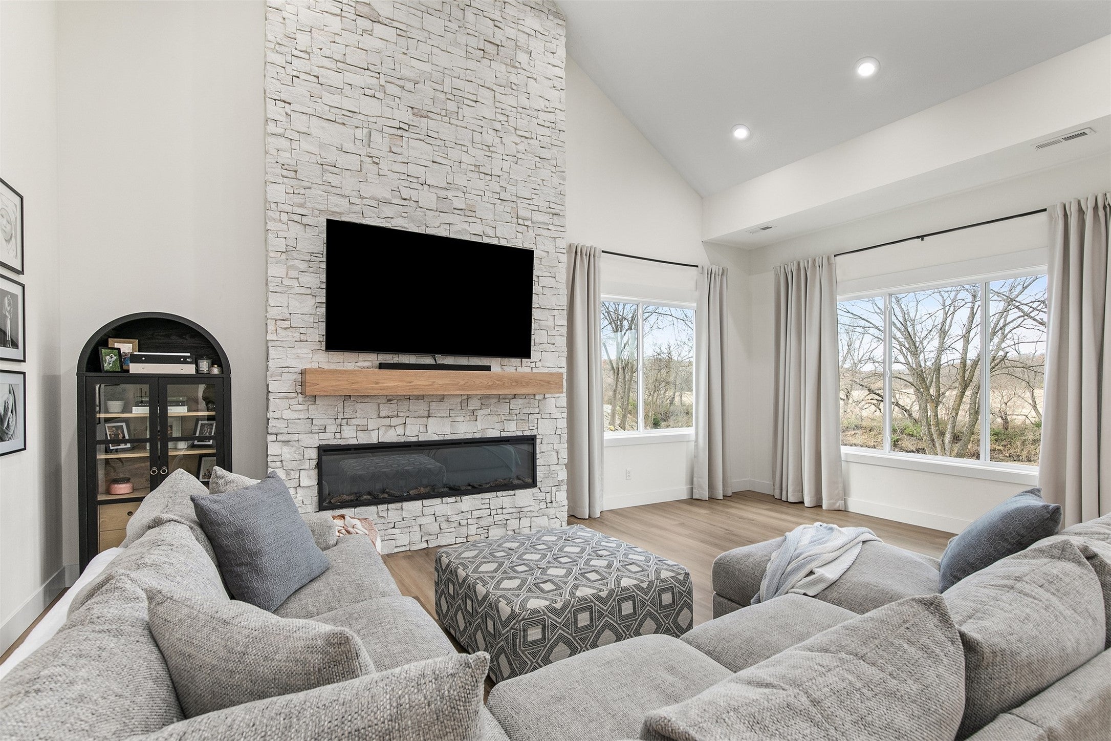 Adel, Iowa, 50003, United States, 3 Bedrooms Bedrooms, ,2 BathroomsBathrooms,Residential,Active,2009856