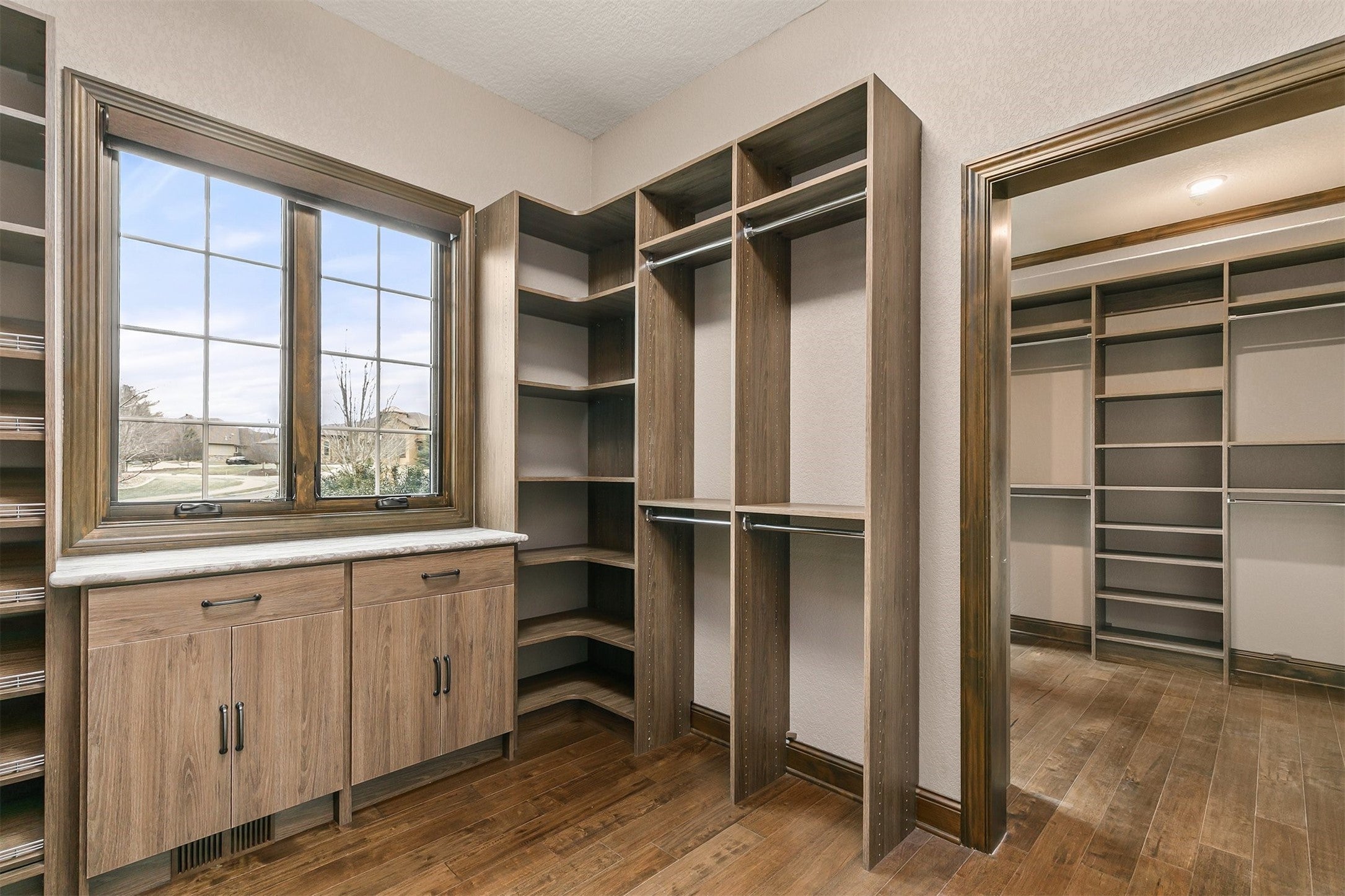 West Des Moines, Iowa, 50266, United States, 6 Bedrooms Bedrooms, ,5 BathroomsBathrooms,Residential,Active,2010205