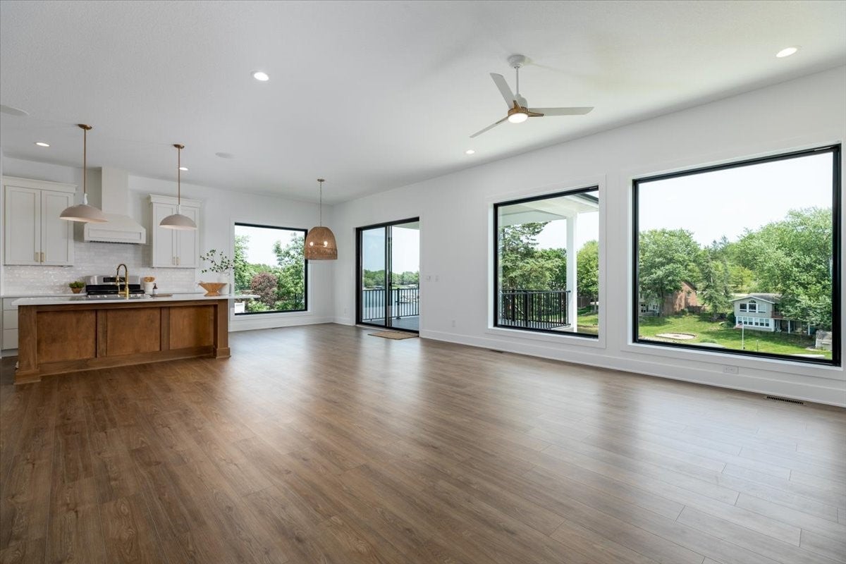 Ellston, Iowa, 50074, United States, 5 Bedrooms Bedrooms, ,3 BathroomsBathrooms,Residential,Active,1742141