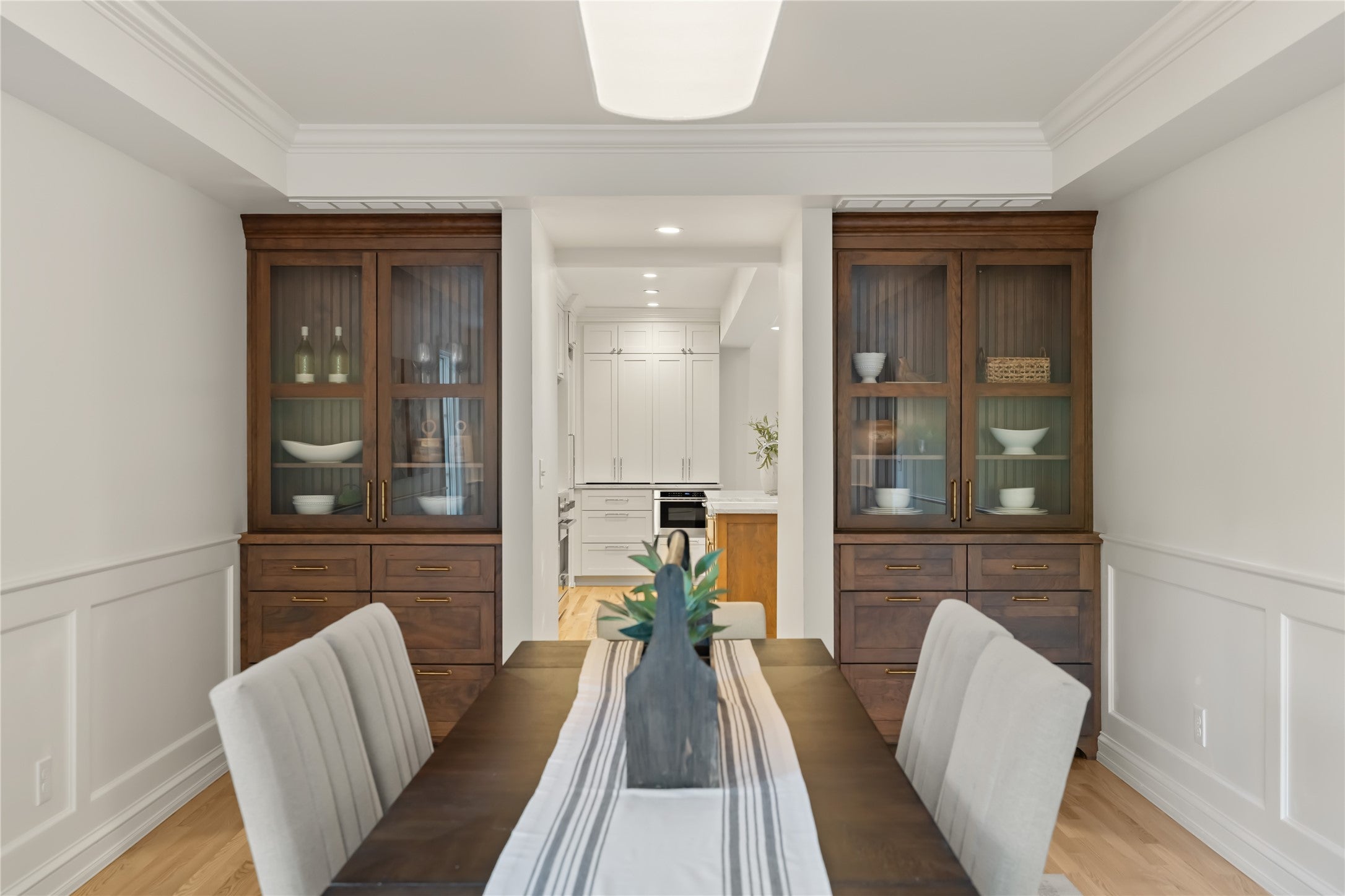 Des Moines, Iowa, 50312, United States, 5 Bedrooms Bedrooms, ,6 BathroomsBathrooms,Residential,Active,1963392