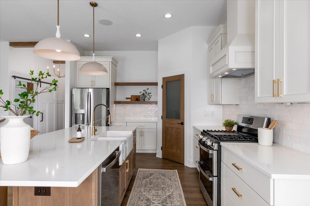 Ellston, Iowa, 50074, United States, 5 Bedrooms Bedrooms, ,3 BathroomsBathrooms,Residential,Active,1742141