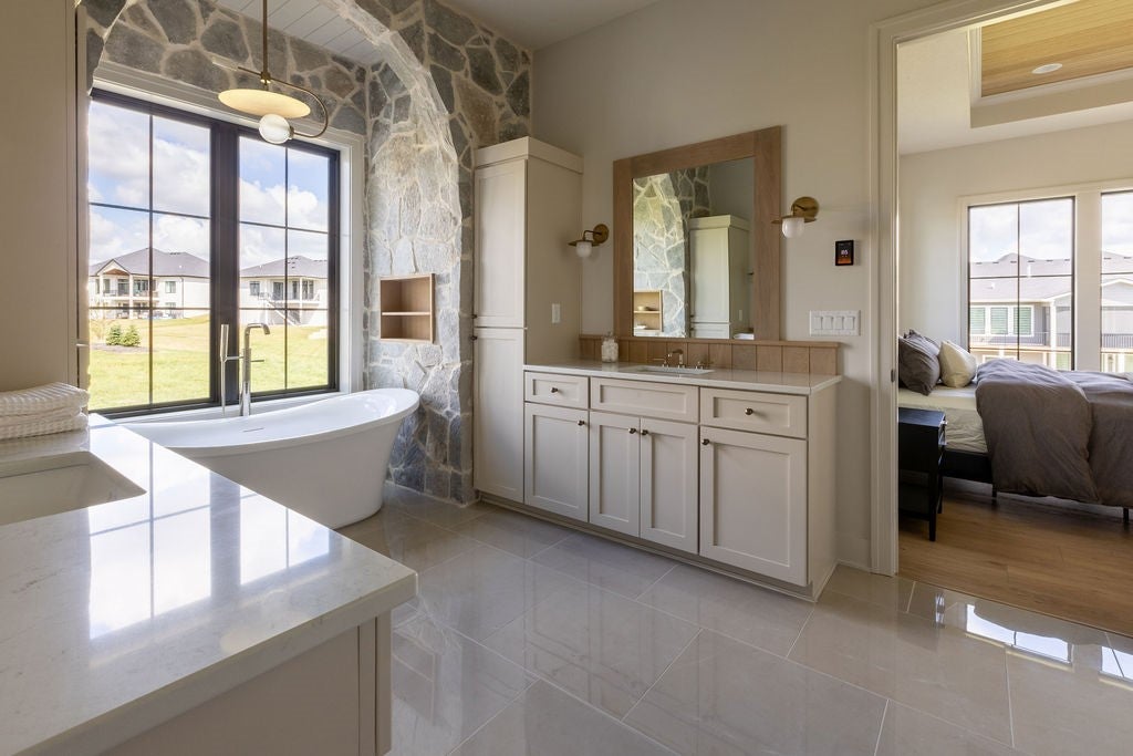 Clive, Iowa, 50325, United States, ,4 BathroomsBathrooms,Residential,Active,1769870