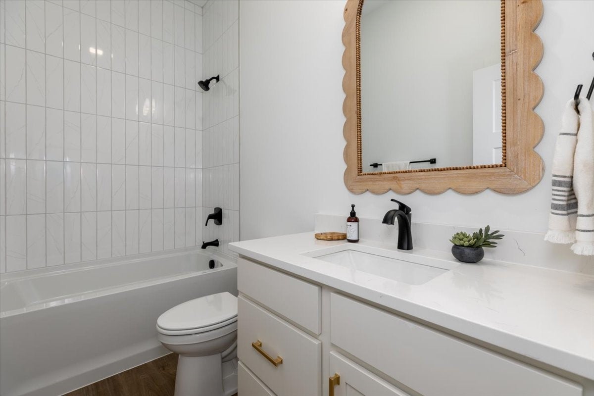 Ellston, Iowa, 50074, United States, 5 Bedrooms Bedrooms, ,3 BathroomsBathrooms,Residential,Active,1742141