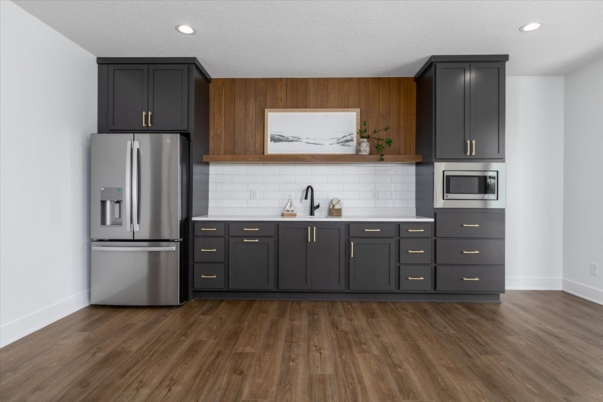 Ellston, Iowa, 50074, United States, 5 Bedrooms Bedrooms, ,3 BathroomsBathrooms,Residential,Active,1742141