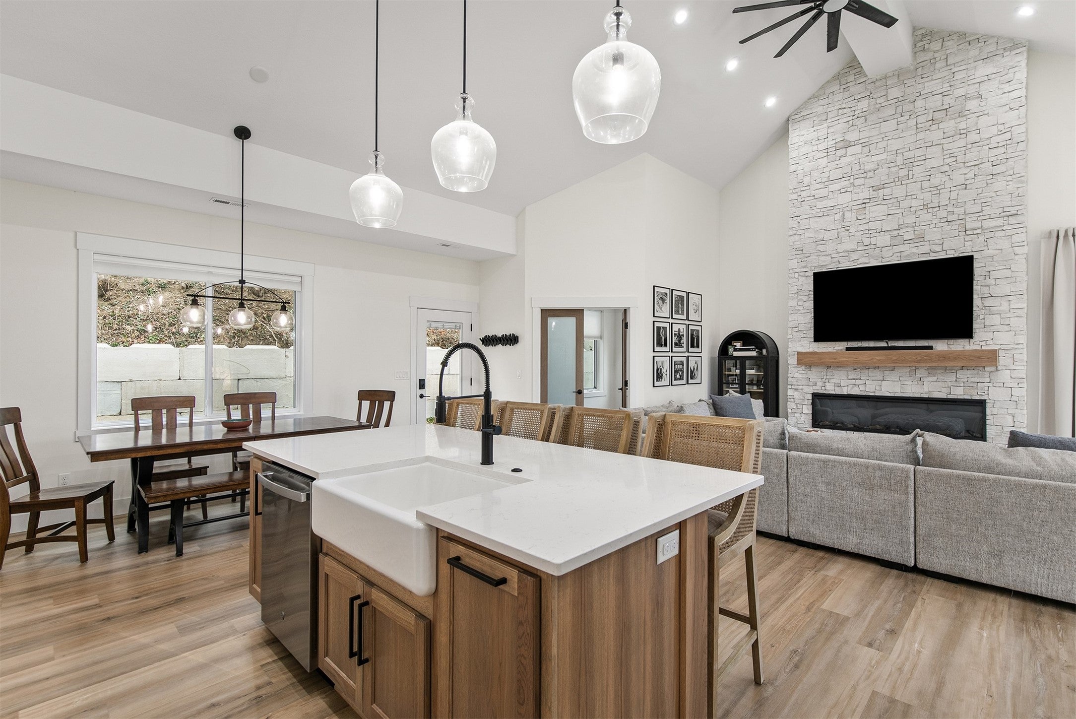 Adel, Iowa, 50003, United States, 3 Bedrooms Bedrooms, ,2 BathroomsBathrooms,Residential,Active,2009856