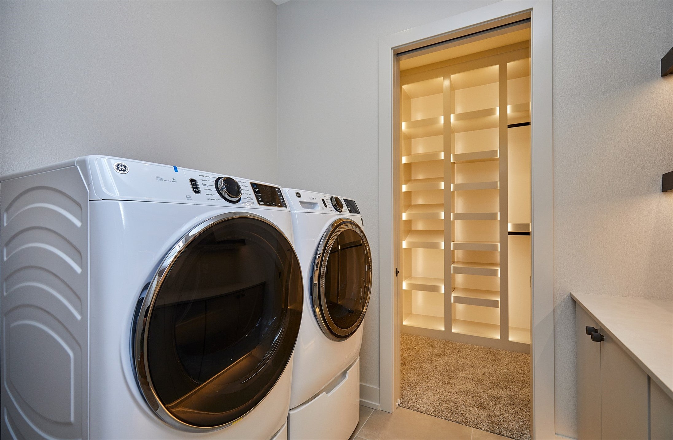 Johnston, Iowa, 50131, United States, 6 Bedrooms Bedrooms, ,3 BathroomsBathrooms,Residential,Active,1943777