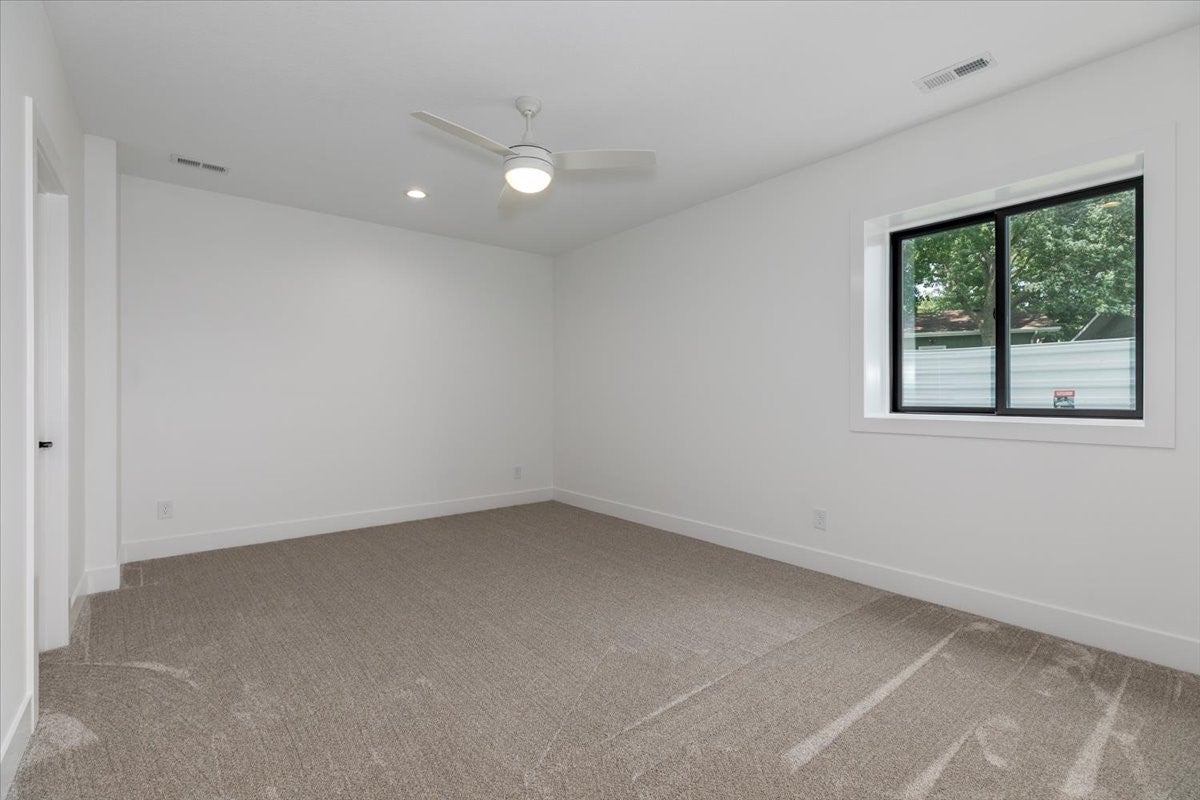 Ellston, Iowa, 50074, United States, 5 Bedrooms Bedrooms, ,3 BathroomsBathrooms,Residential,Active,1742141