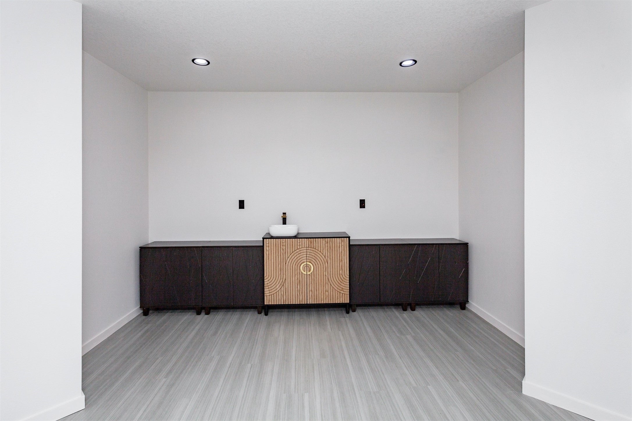 Van Meter, Iowa, 50261, United States, ,4 BathroomsBathrooms,Residential,Active,1757421