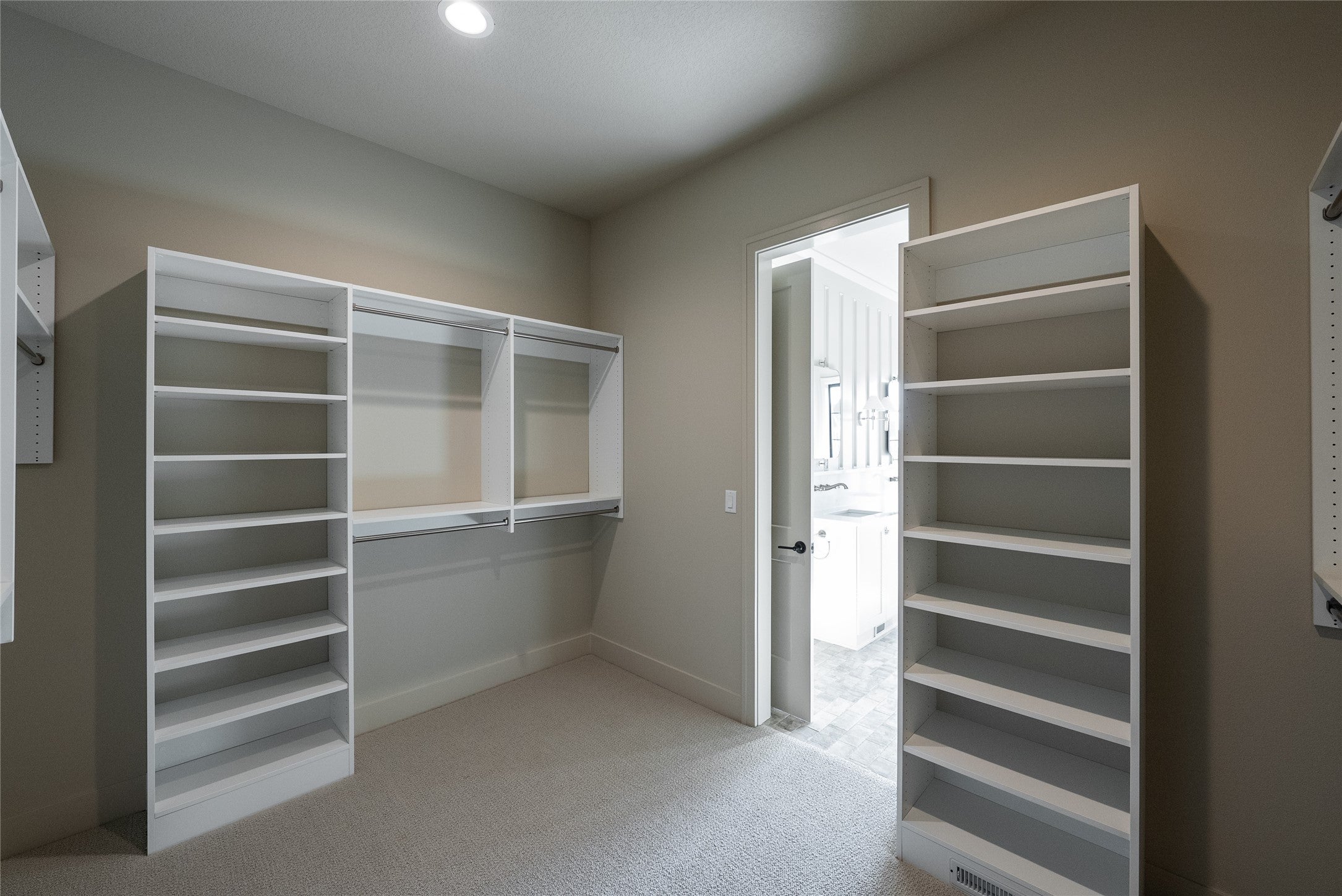 Ankeny, Iowa, 50021, United States, 4 Bedrooms Bedrooms, ,5 BathroomsBathrooms,Residential,Active,1951828