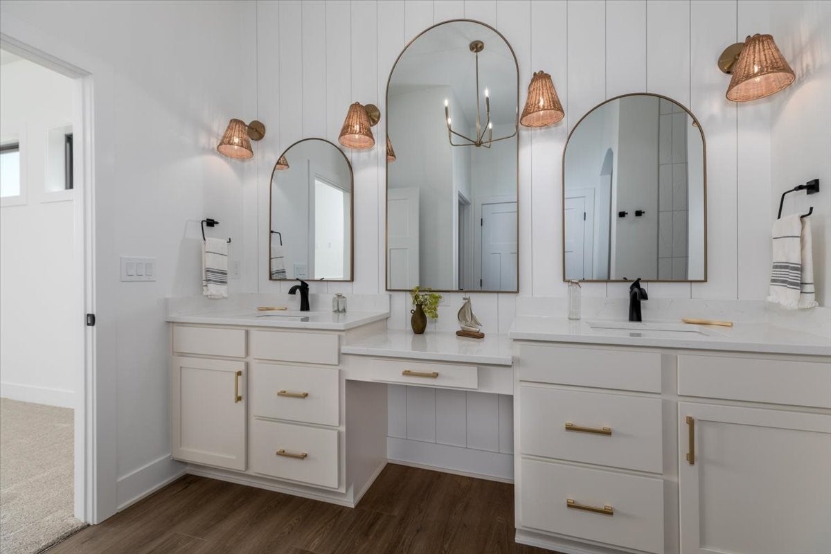 Ellston, Iowa, 50074, United States, 5 Bedrooms Bedrooms, ,3 BathroomsBathrooms,Residential,Active,1742141