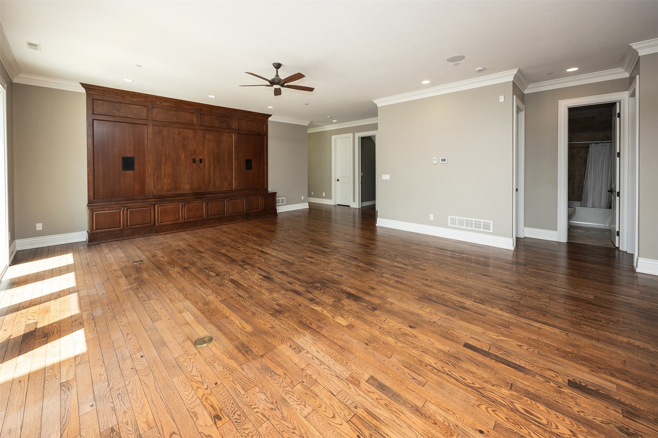 Urbandale, Iowa, 50323, United States, 5 Bedrooms Bedrooms, ,6 BathroomsBathrooms,Residential,Active,1876873