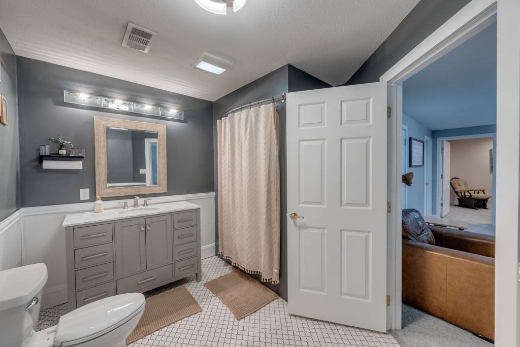 Bondurant, Iowa, 50035, United States, 5 Bedrooms Bedrooms, ,4 BathroomsBathrooms,Residential,Active,1961950