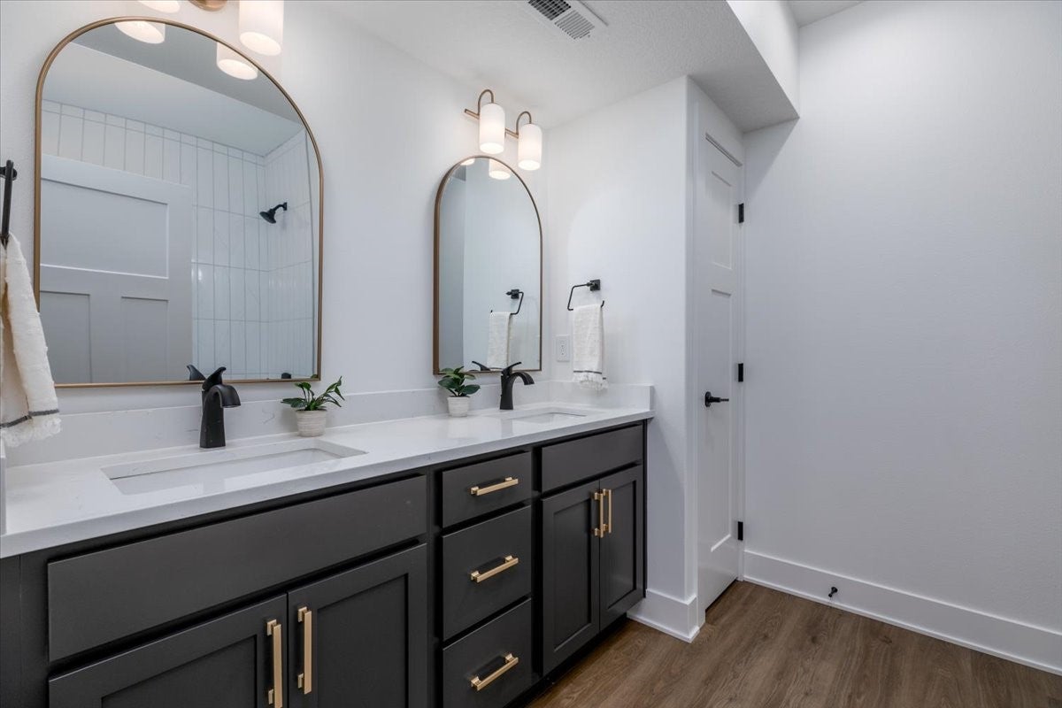 Ellston, Iowa, 50074, United States, 5 Bedrooms Bedrooms, ,3 BathroomsBathrooms,Residential,Active,1742141