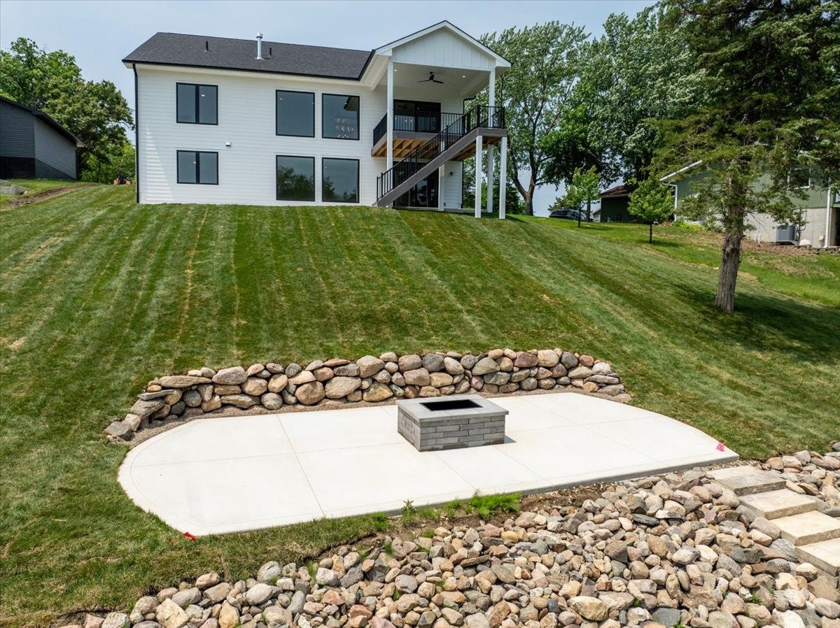 Ellston, Iowa, 50074, United States, 5 Bedrooms Bedrooms, ,3 BathroomsBathrooms,Residential,Active,1742141