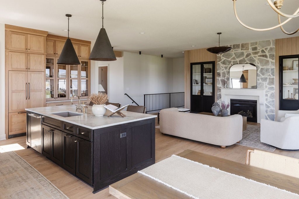 Clive, Iowa, 50325, United States, ,4 BathroomsBathrooms,Residential,Active,1769870