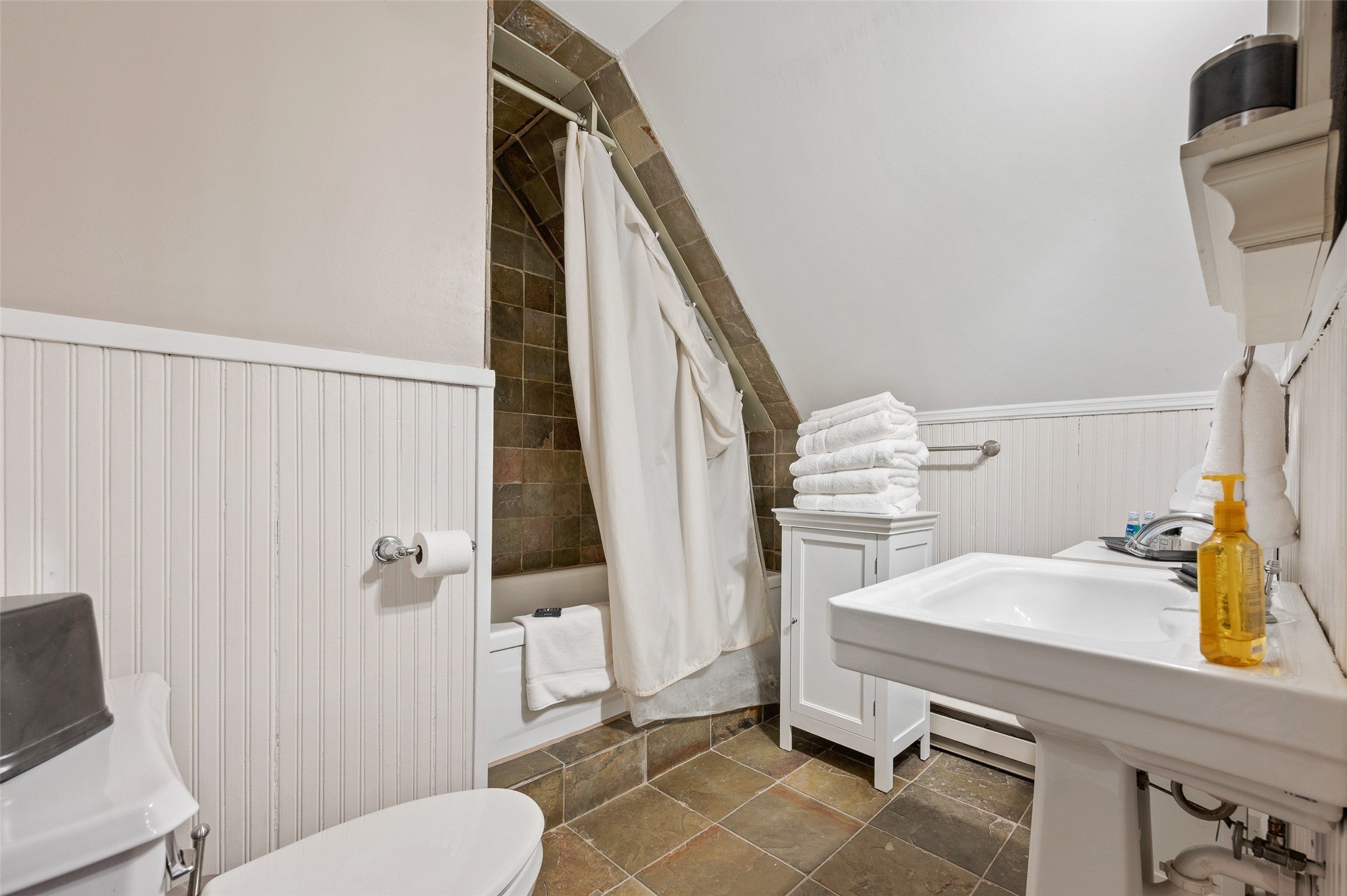 Des Moines, Iowa, 50312, United States, 7 Bedrooms Bedrooms, ,9 BathroomsBathrooms,Residential,Active,2014607