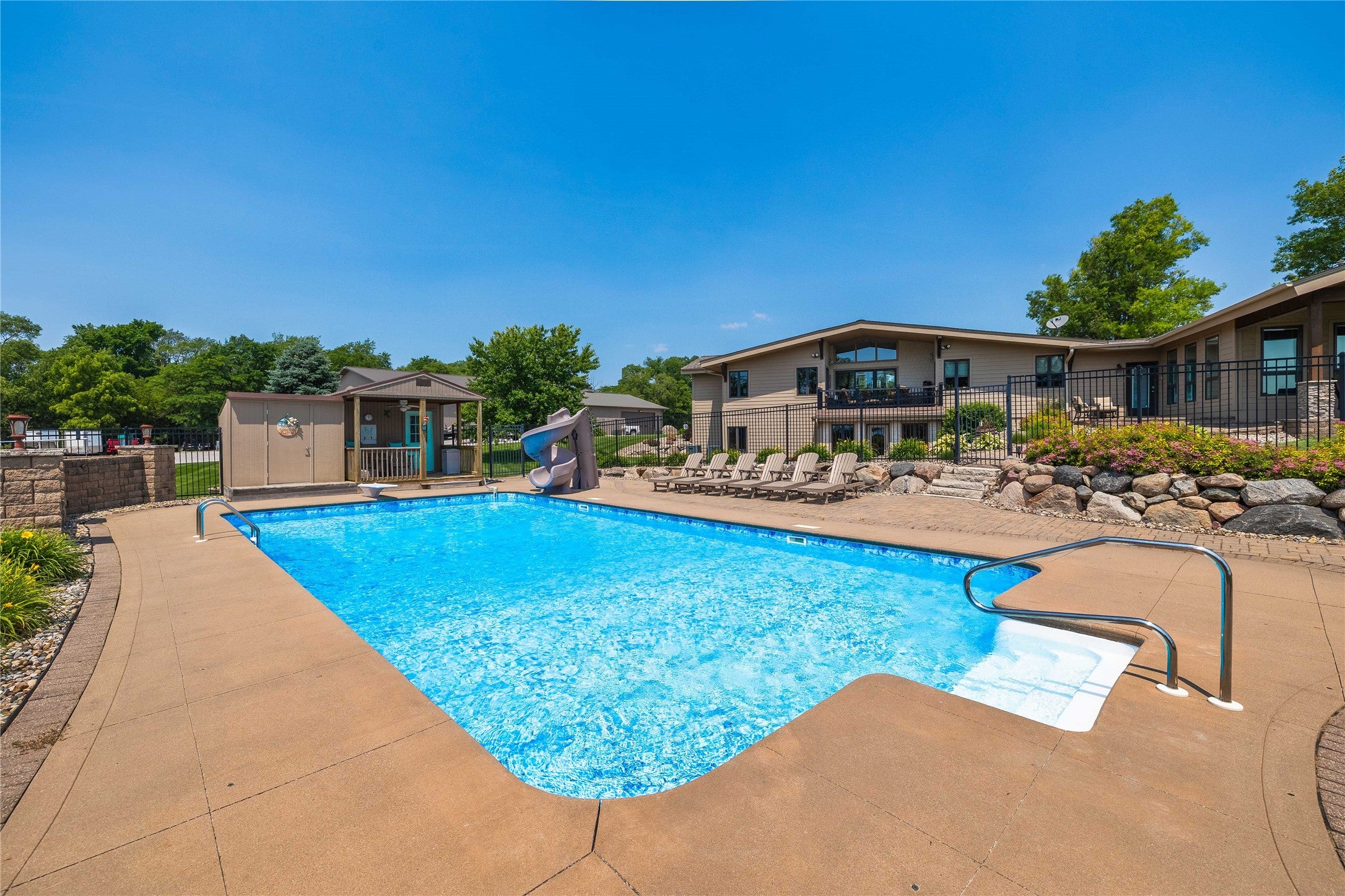 Madrid, Iowa, 50156, United States, 5 Bedrooms Bedrooms, ,6 BathroomsBathrooms,Residential,Active,1904744