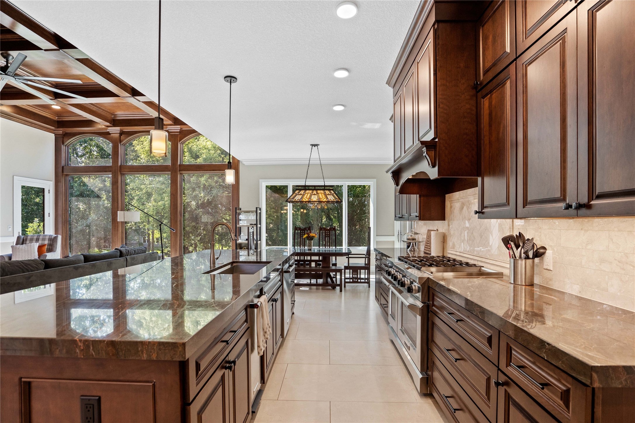 Urbandale, Iowa, 50323, United States, 5 Bedrooms Bedrooms, ,6 BathroomsBathrooms,Residential,Active,2030589