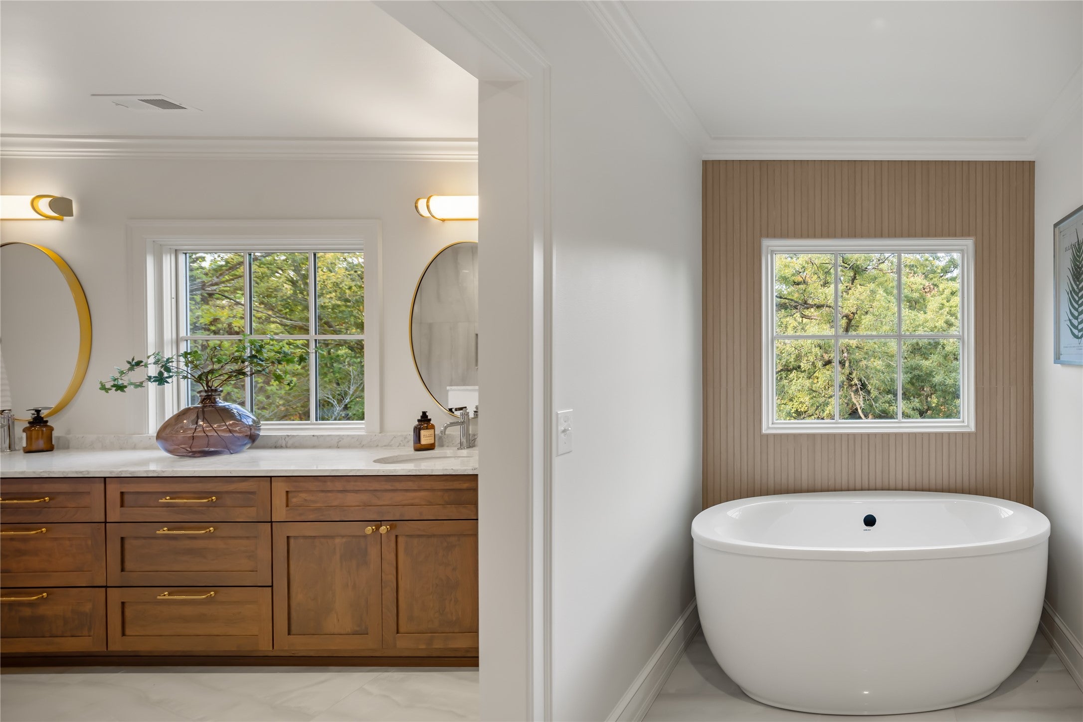 Des Moines, Iowa, 50312, United States, 5 Bedrooms Bedrooms, ,6 BathroomsBathrooms,Residential,Active,1963392