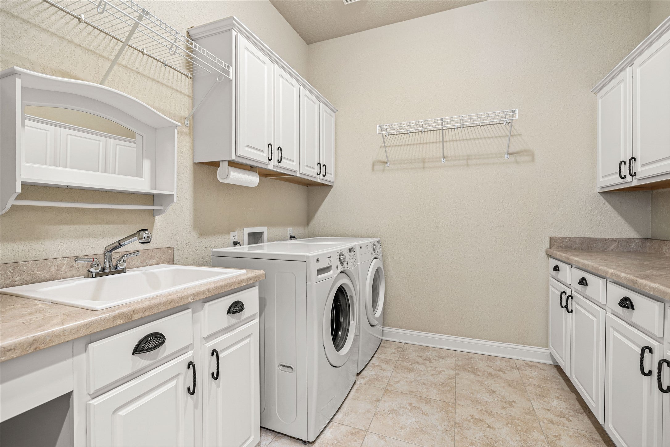 Ankeny, Iowa, 50021, United States, 5 Bedrooms Bedrooms, ,5 BathroomsBathrooms,Residential,Active,1987216