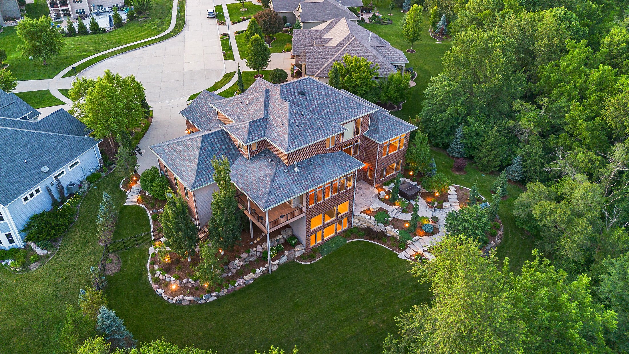 Urbandale, Iowa, 50323, United States, 5 Bedrooms Bedrooms, ,6 BathroomsBathrooms,Residential,Active,1876873