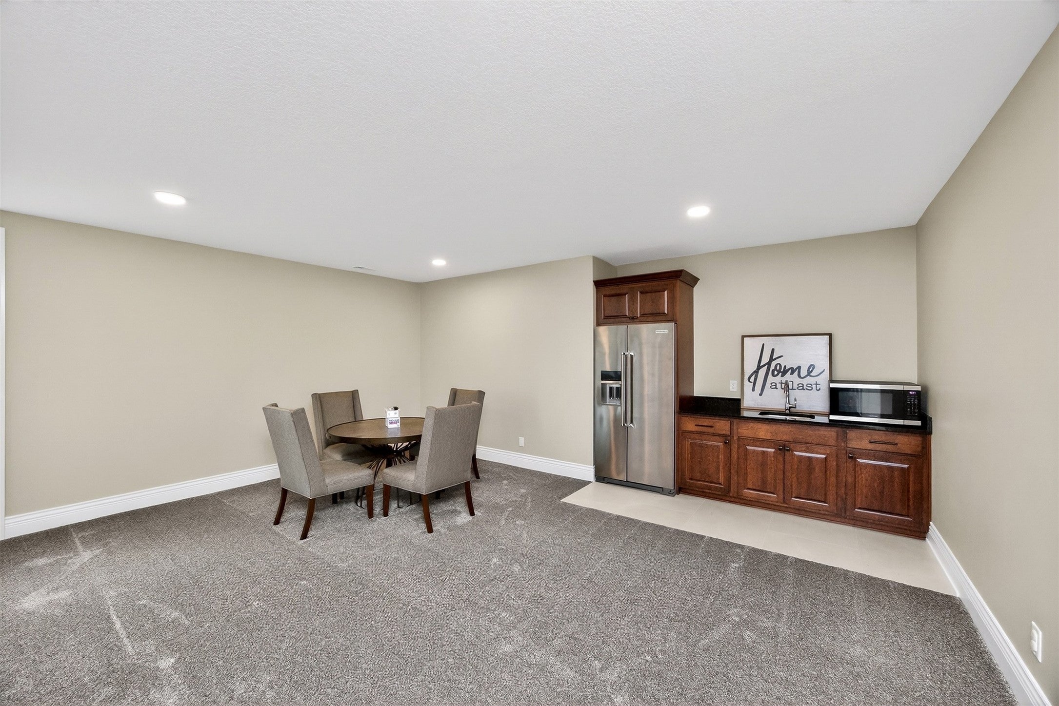 Urbandale, Iowa, 50323, United States, 5 Bedrooms Bedrooms, ,6 BathroomsBathrooms,Residential,Active,2030589