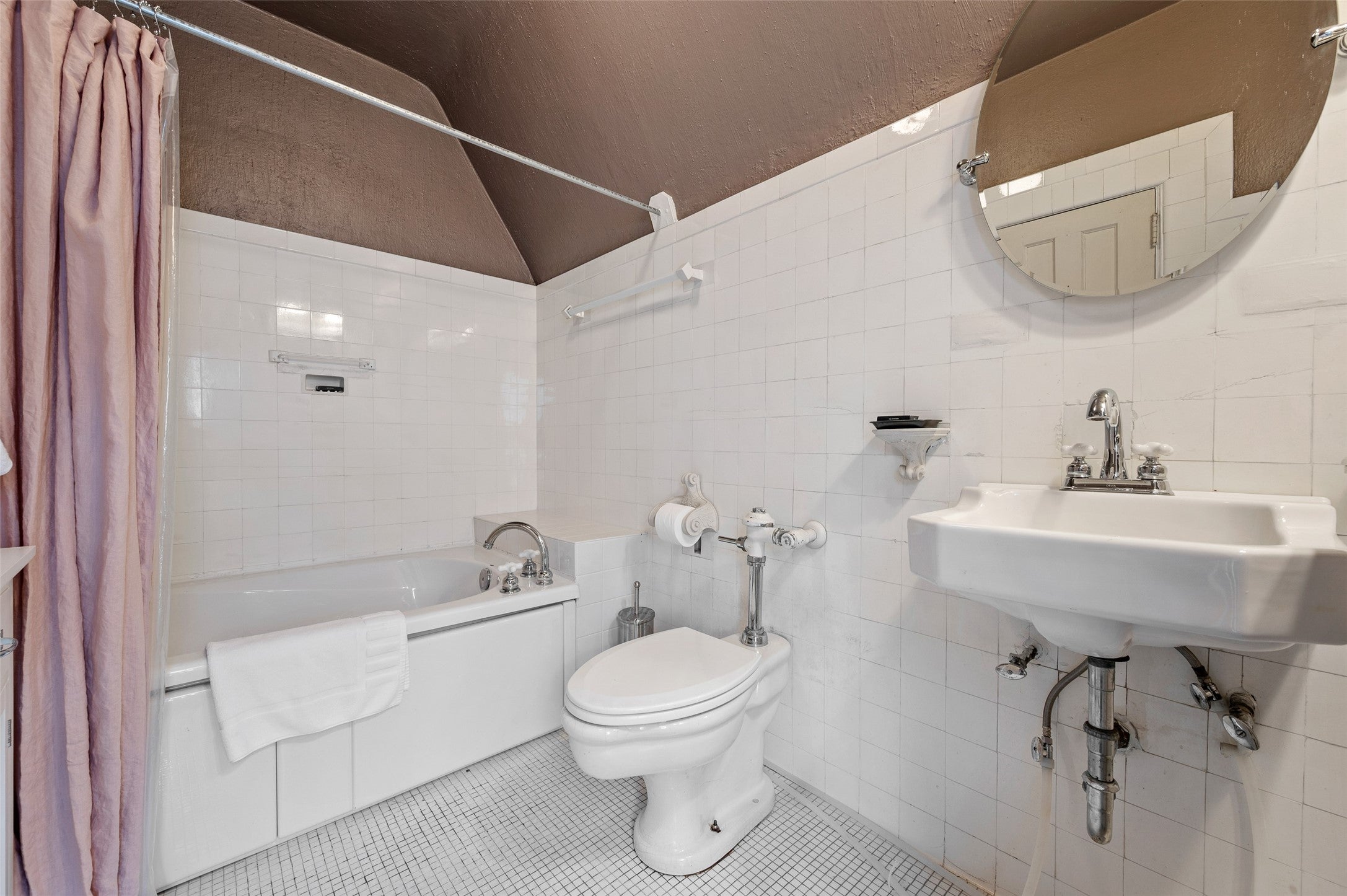 Des Moines, Iowa, 50312, United States, 7 Bedrooms Bedrooms, ,9 BathroomsBathrooms,Residential,Active,2014607