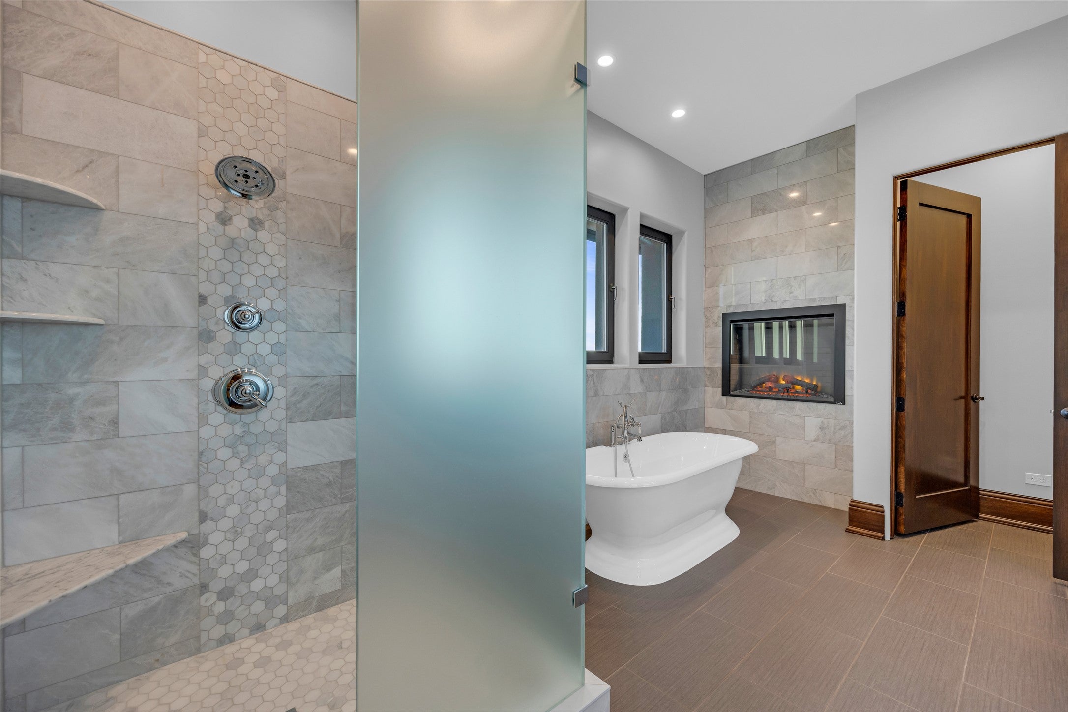 Johnston, Iowa, 50131, United States, 6 Bedrooms Bedrooms, ,8 BathroomsBathrooms,Residential,Active,1945305