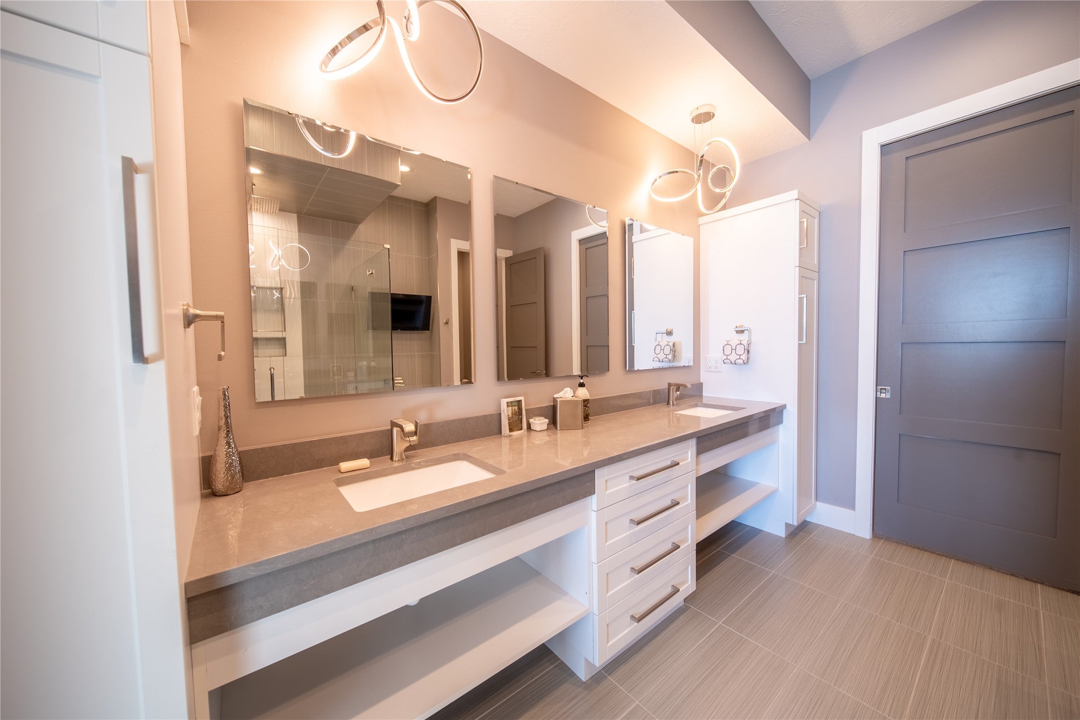 Spirit Lake, Iowa, 51360, United States, 7 Bedrooms Bedrooms, ,6 BathroomsBathrooms,Residential,Active,2007135