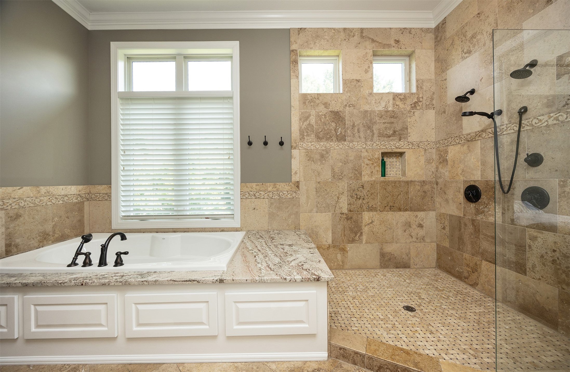 Urbandale, Iowa, 50323, United States, 5 Bedrooms Bedrooms, ,6 BathroomsBathrooms,Residential,Active,1876873