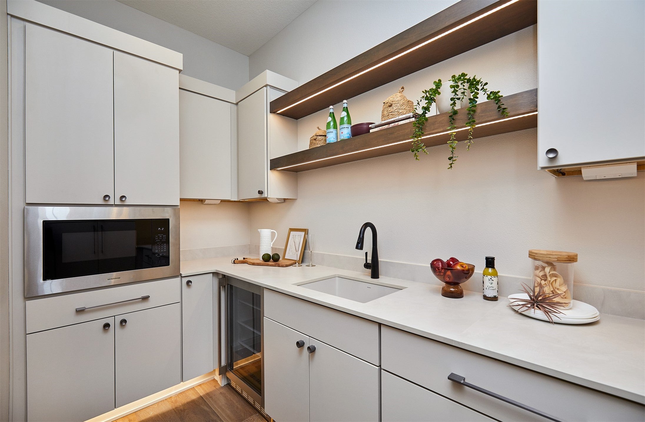 Johnston, Iowa, 50131, United States, 6 Bedrooms Bedrooms, ,3 BathroomsBathrooms,Residential,Active,1943777