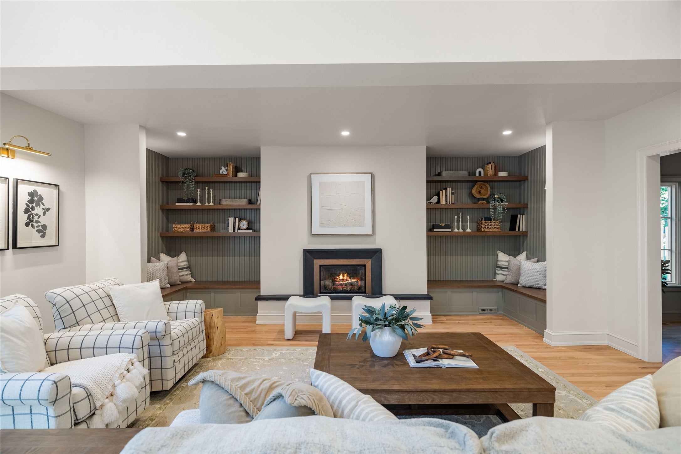 Des Moines, Iowa, 50312, United States, 5 Bedrooms Bedrooms, ,6 BathroomsBathrooms,Residential,Active,1963392