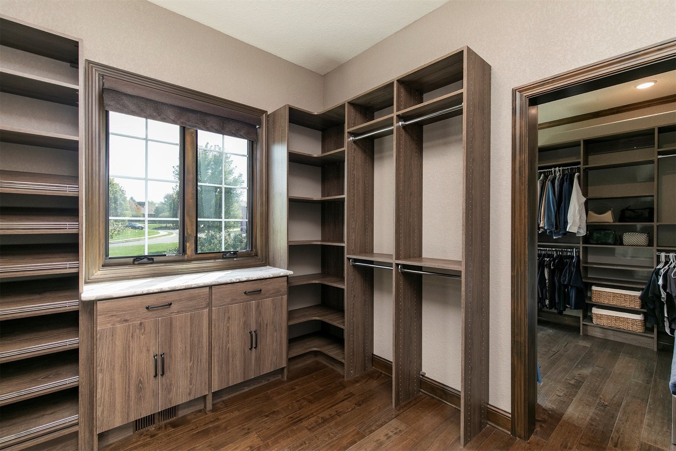 West Des Moines, Iowa, 50266, United States, 6 Bedrooms Bedrooms, ,5 BathroomsBathrooms,Residential,Active,1971022