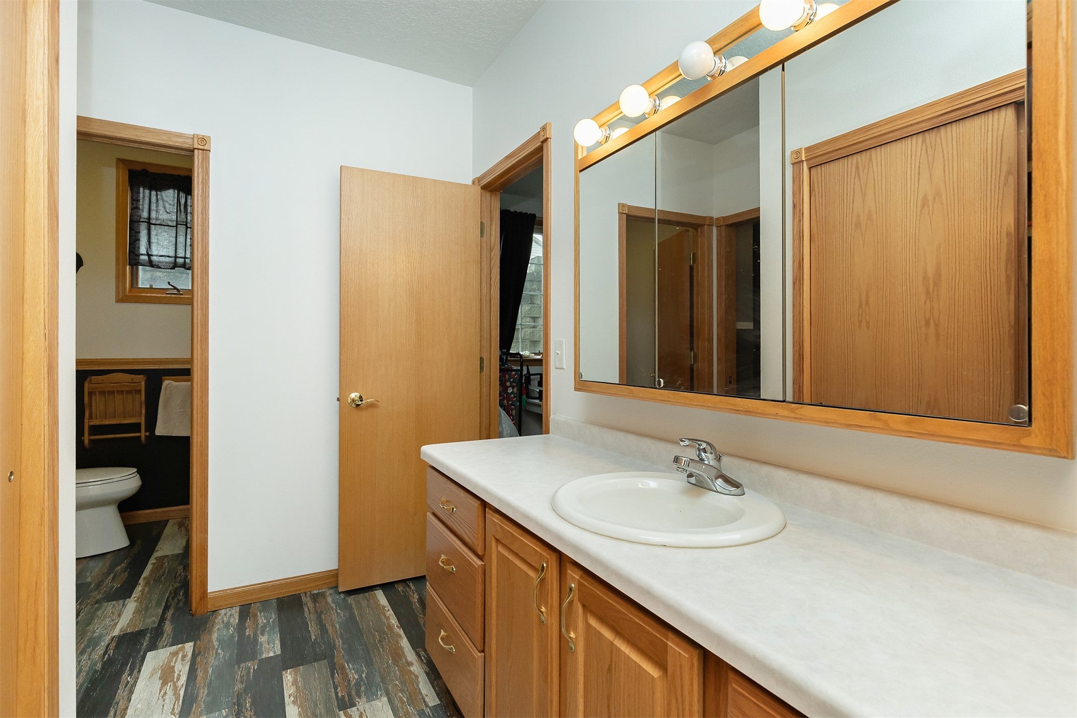 Johnston, Iowa, 50131, United States, 4 Bedrooms Bedrooms, ,3 BathroomsBathrooms,Residential,Active,1993960