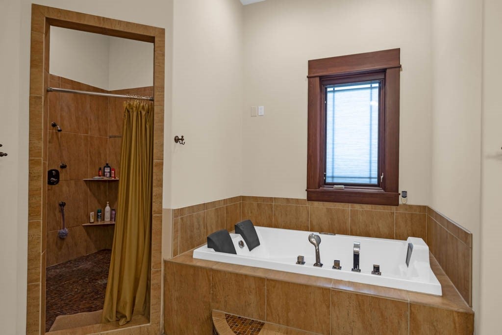 Ames, Iowa, 50014, United States, 6 Bedrooms Bedrooms, ,6 BathroomsBathrooms,Residential,Active,2014935